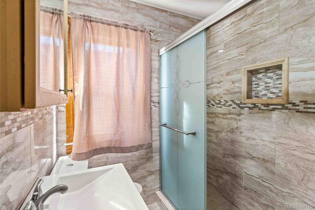 7642 Normile Street, Dearborn, MI 48126