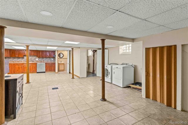 7642 Normile Street, Dearborn, MI 48126