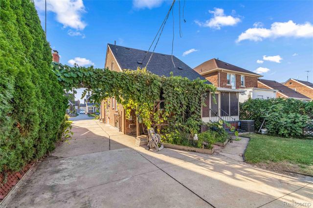 7642 Normile Street, Dearborn, MI 48126