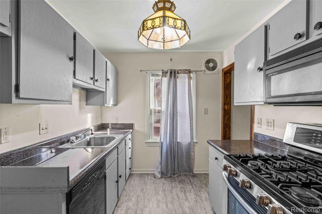 7642 Normile Street, Dearborn, MI 48126