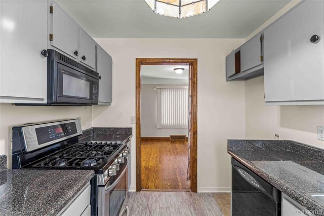 7642 Normile Street, Dearborn, MI 48126