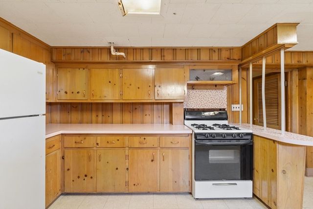 370 Albion St, Wakefield, MA 01880