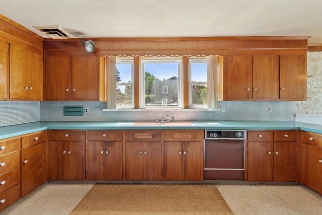 370 Albion St, Wakefield, MA 01880