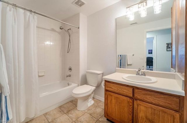 7925 Preserve CIR # 333, Naples, FL 34119