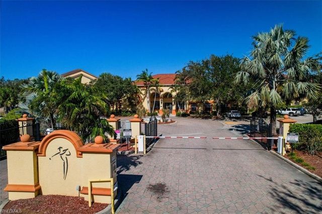 7925 Preserve CIR # 333, Naples, FL 34119