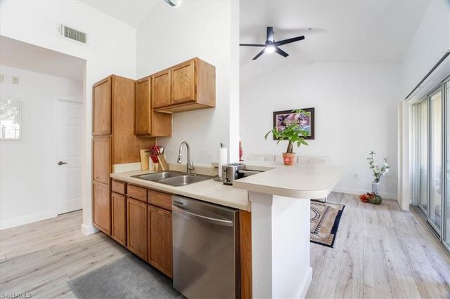 7925 Preserve CIR # 333, Naples, FL 34119