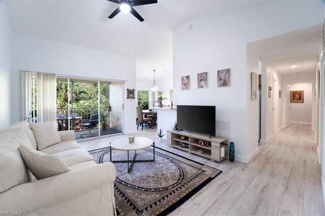 7925 Preserve CIR # 333, Naples, FL 34119