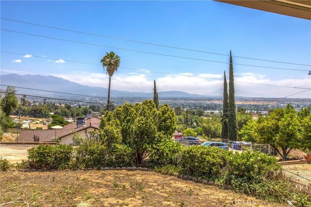 12190 Gladys, Yucaipa, CA 92399