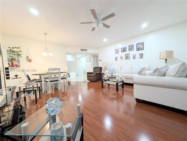 4801 NW 22nd Ct 205, Lauderhill, FL 33313