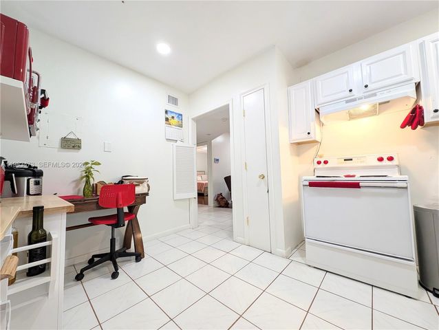 4801 NW 22nd Ct 205, Lauderhill, FL 33313