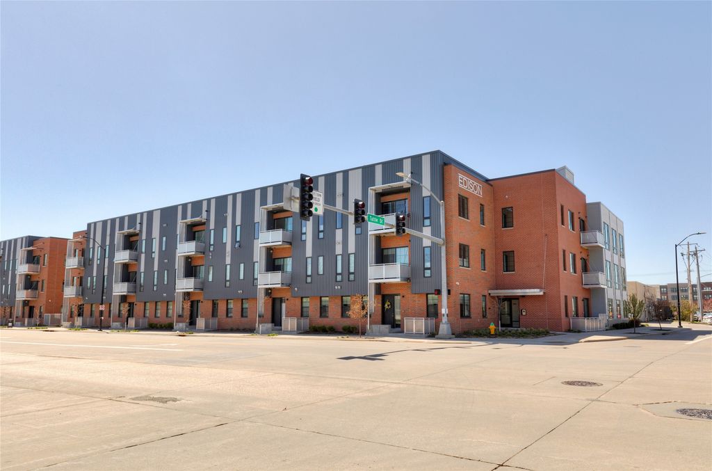 400 SW 7th Street 303, Des Moines, IA 50309