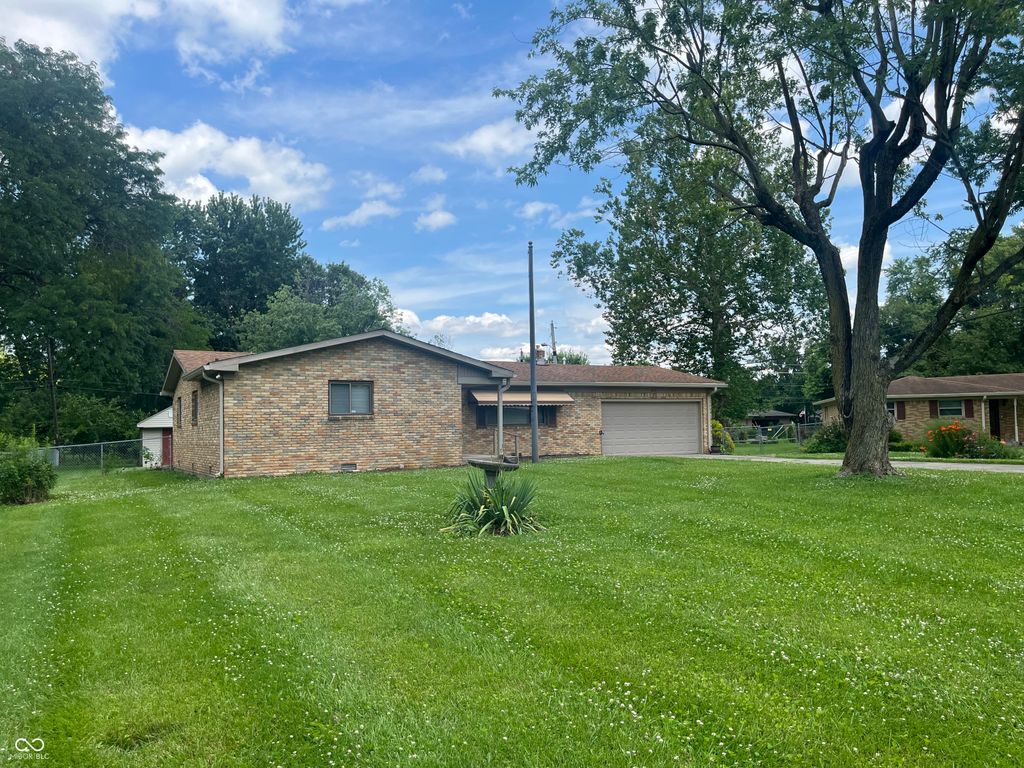 4221 Solun Road, Indianapolis, IN 46221