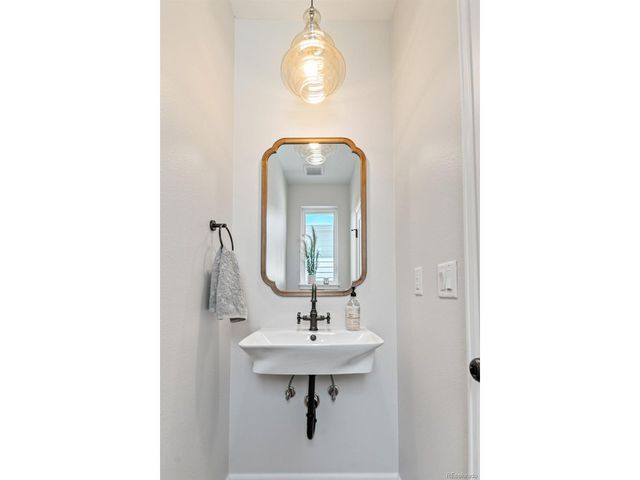 1052 N Knox Ct, Denver, CO 80204