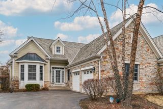 60 S Canterbury Court, Lake Forest, IL 60045