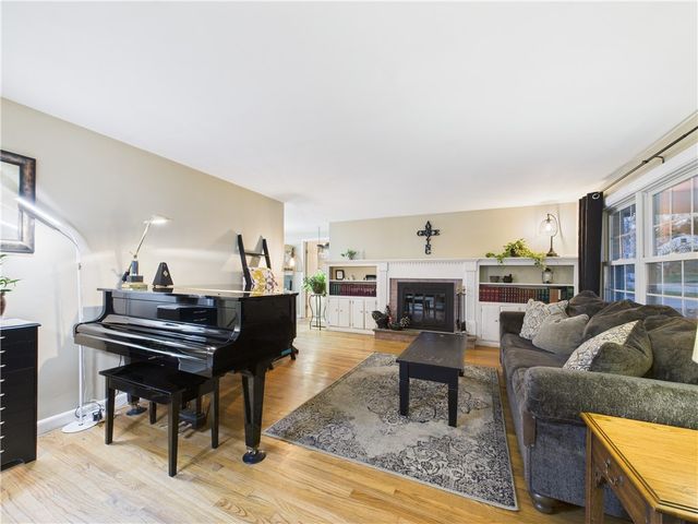 77 Fairfield Drive, North Kingstown, RI 02852