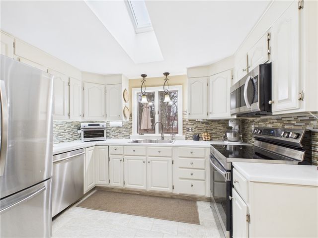 77 Fairfield Drive, North Kingstown, RI 02852