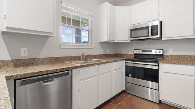 301 Mineral Wells, Terrell, TX 75160