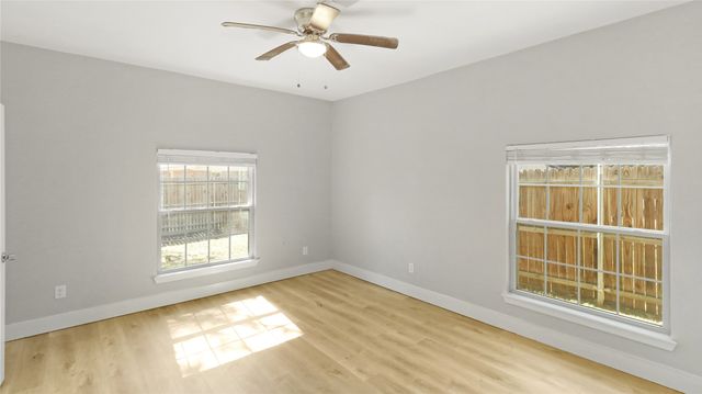 301 Mineral Wells, Terrell, TX 75160