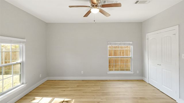 301 Mineral Wells, Terrell, TX 75160