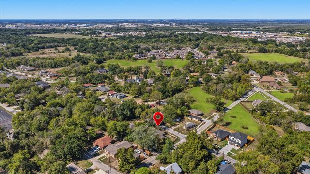 301 Mineral Wells, Terrell, TX 75160