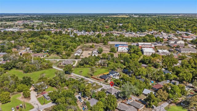 301 Mineral Wells, Terrell, TX 75160