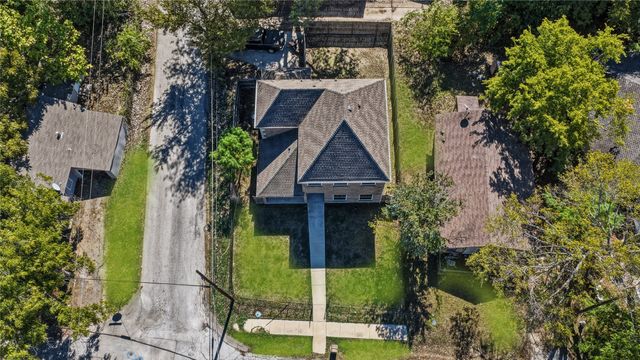 301 Mineral Wells, Terrell, TX 75160