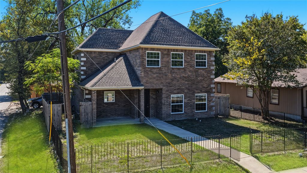301 Mineral Wells, Terrell, TX 75160