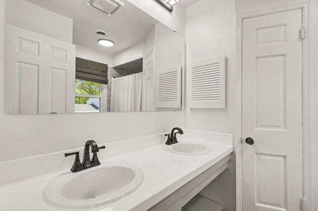 2304 Shannon Drive, Valparaiso, IN 46383
