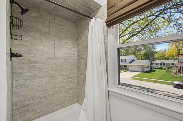 2304 Shannon Drive, Valparaiso, IN 46383
