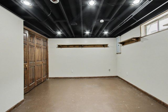 2304 Shannon Drive, Valparaiso, IN 46383