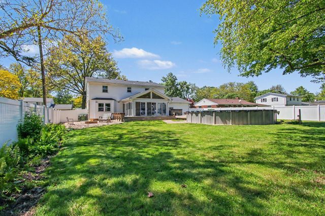 2304 Shannon Drive, Valparaiso, IN 46383