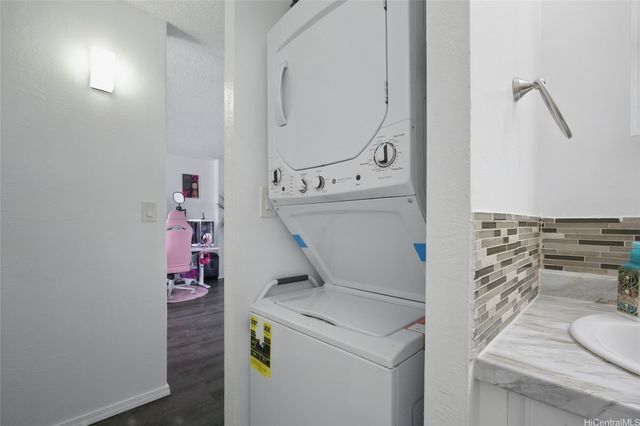 98-500 Koauka Loop 18A, Aiea, HI 96701