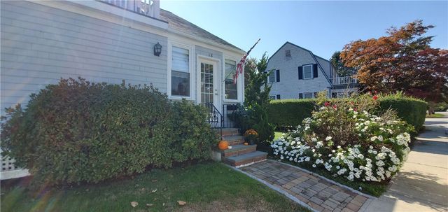 18 Palmer Street, Newport, RI 02840