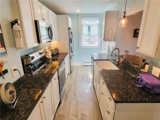 18 Palmer Street, Newport, RI 02840