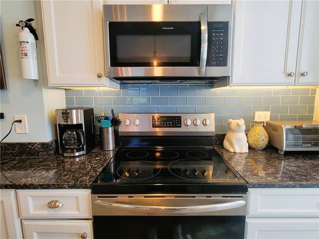 18 Palmer Street, Newport, RI 02840