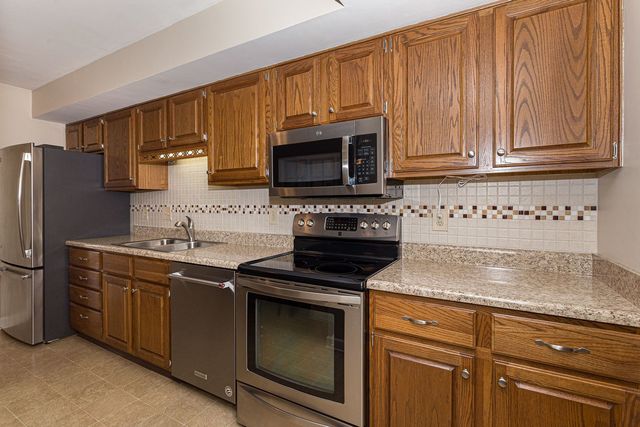 25 Cherry Hill Court, Hampton, IL 61256