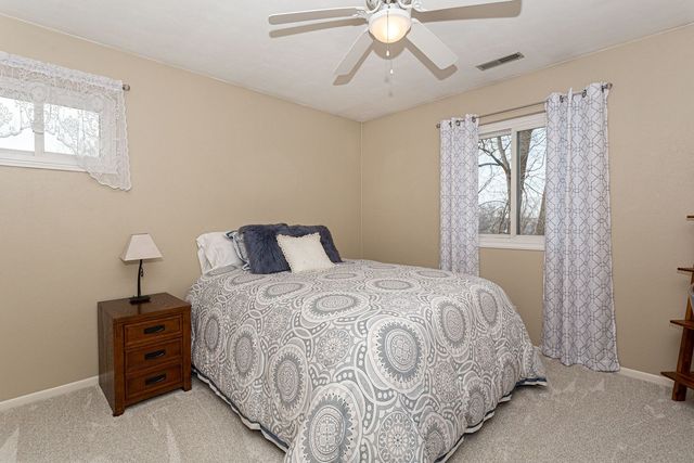 25 Cherry Hill Court, Hampton, IL 61256