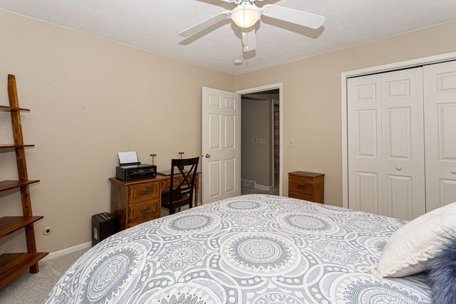 25 Cherry Hill Court, Hampton, IL 61256