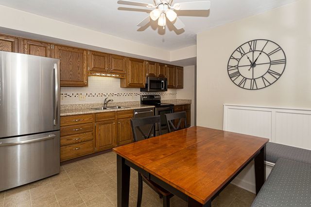 25 Cherry Hill Court, Hampton, IL 61256