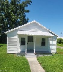 6717 Loyal LN, Suffolk, VA 23437