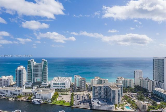 3725 S Ocean Dr PH02, Hollywood, FL 33019