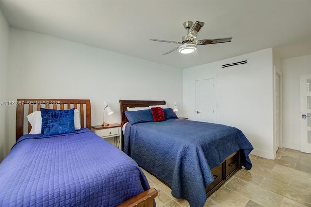 3725 S Ocean Dr PH02, Hollywood, FL 33019