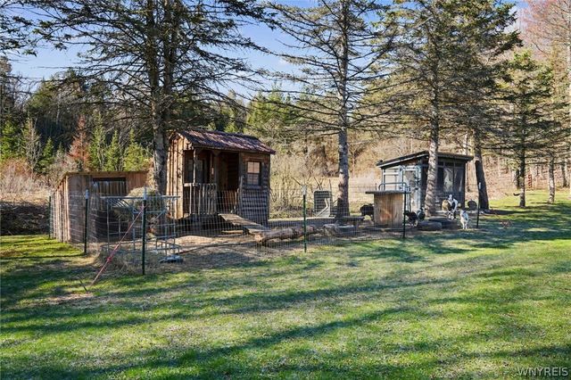 130 Taylor Hts, Holland, NY 14080