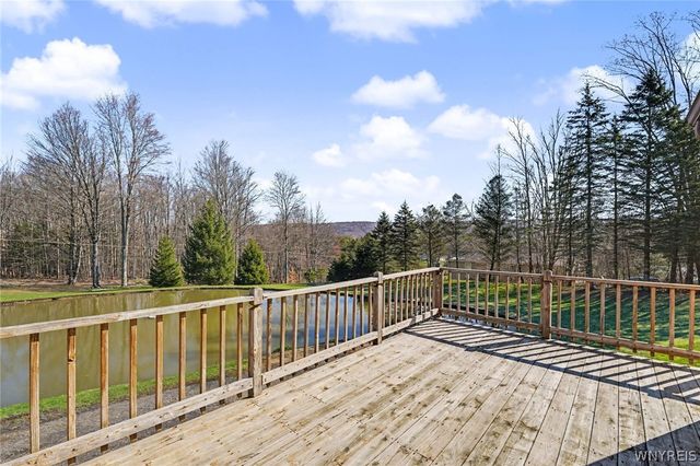 130 Taylor Hts, Holland, NY 14080