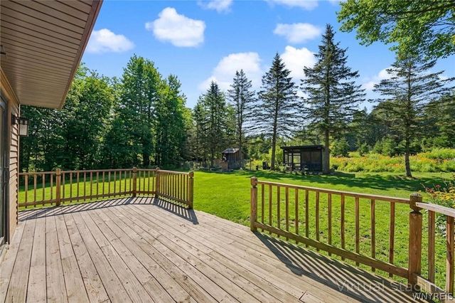 130 Taylor Hts, Holland, NY 14080