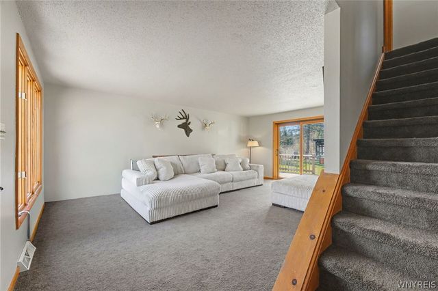 130 Taylor Hts, Holland, NY 14080