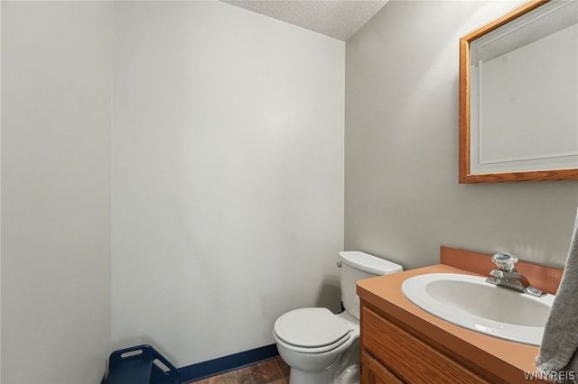 130 Taylor Hts, Holland, NY 14080