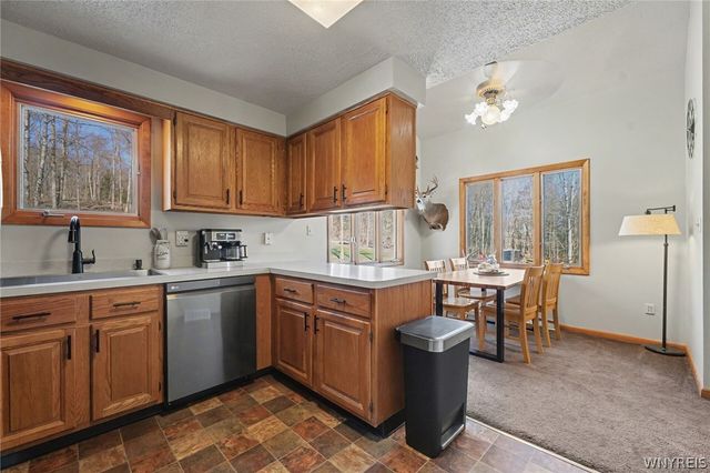 130 Taylor Hts, Holland, NY 14080