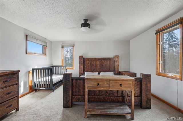 130 Taylor Hts, Holland, NY 14080