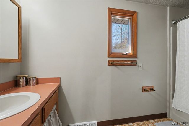 130 Taylor Hts, Holland, NY 14080